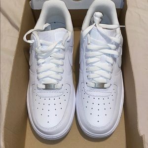 White Nike Air Force 1